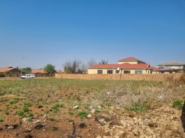 1 610 m² Land