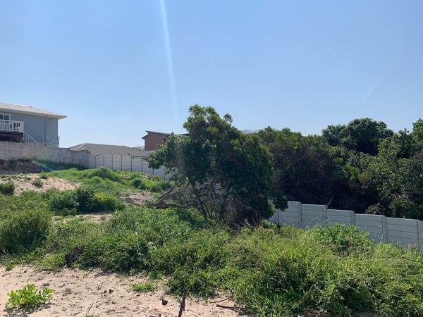 700 m² Land