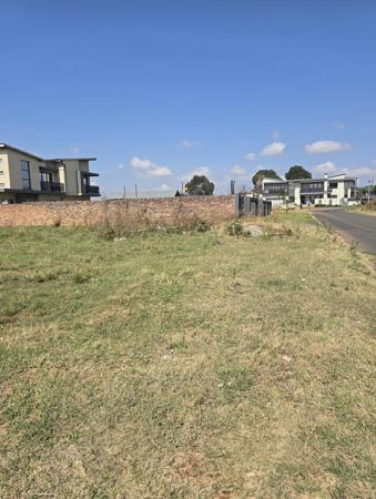 1 230 m² Land