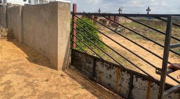 825 m² Land
