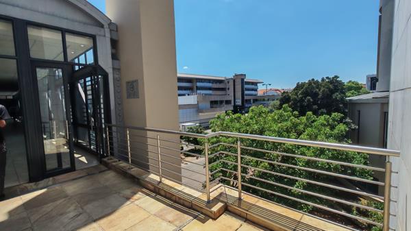 687 m² Office Space