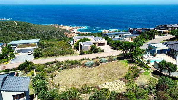 1 030 m² Land