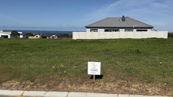 600 m² Land