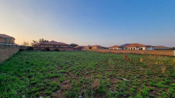 1 610 m² Land