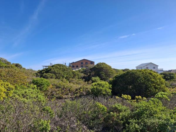 748 m² Land