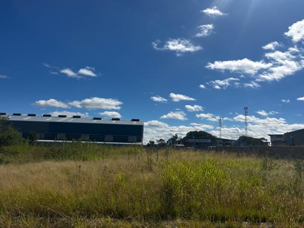 1 230 m² Land