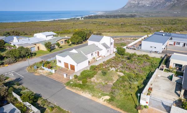 595 m² Land