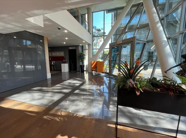 1 593 m² Office Space
