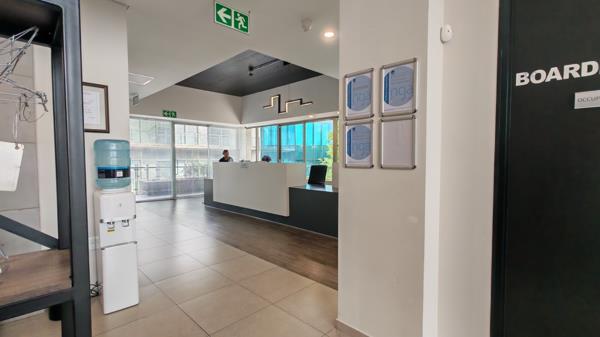 934 m² Office Space