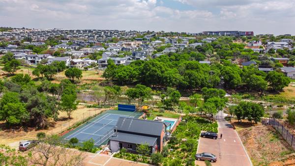728 m² Land