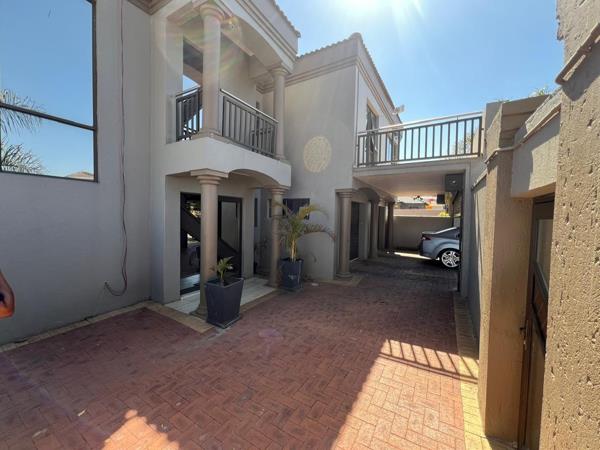 6 Bedroom House