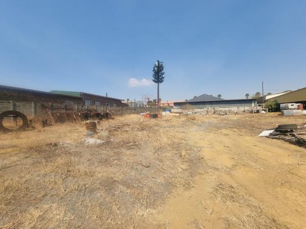 1 983 m² Land