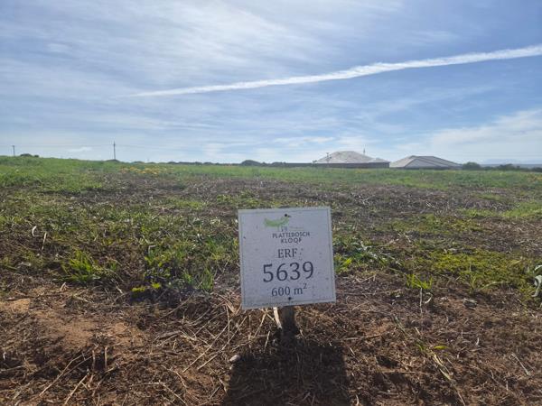 600 m² Land
