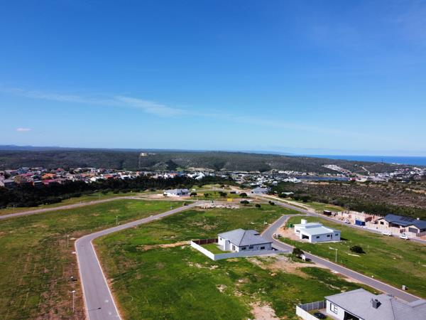 600 m² Land