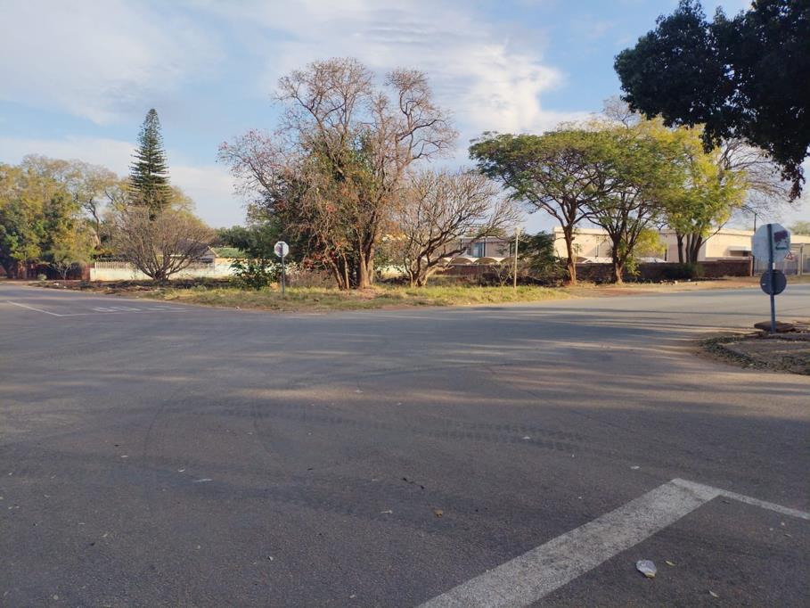 2 200 m² Land