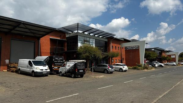 899 m² Commercial space