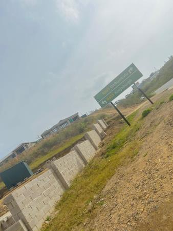 1 800 m² Land