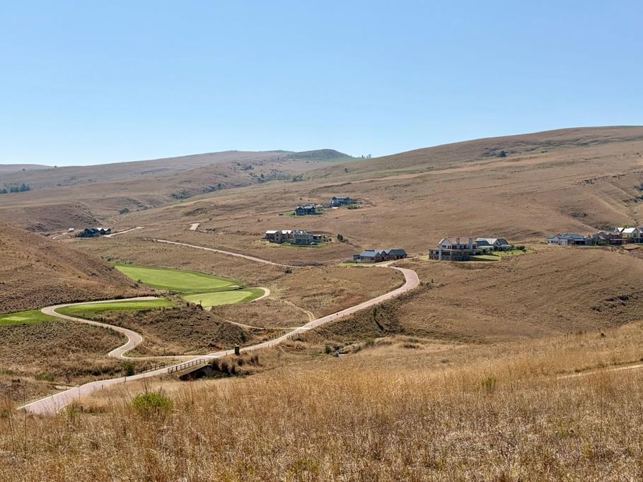 1 305 m² Land