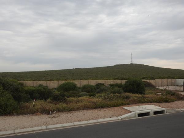 300 m² Land