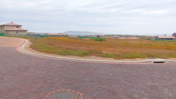 684 m² Land