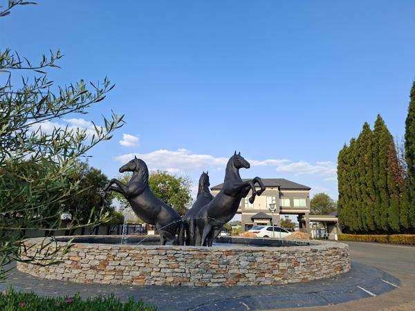 8 208 m² Land