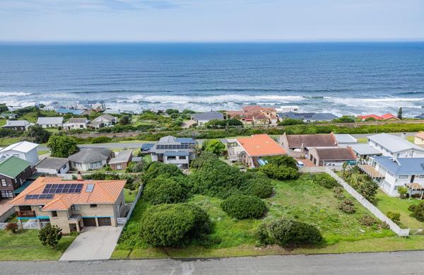 744 m² Land