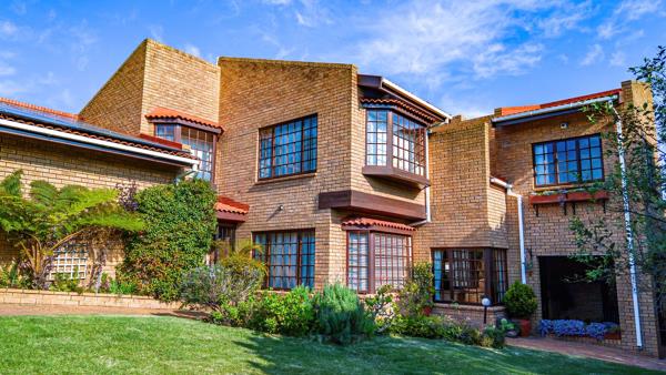 6 Bedroom House
