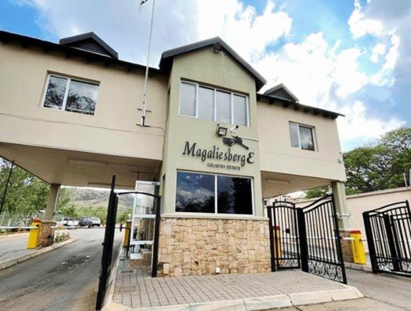 2 207 m² Land