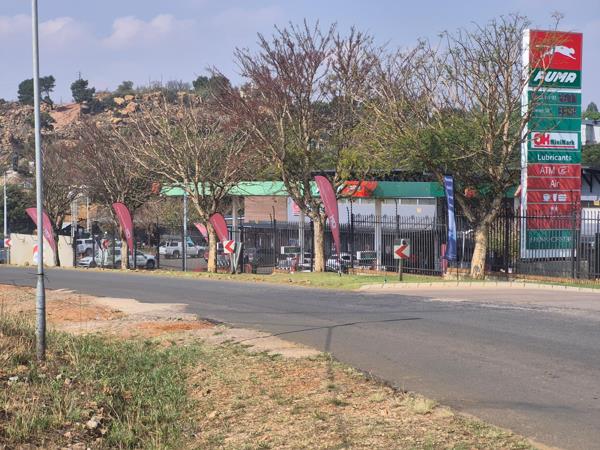 1 233 m² Land