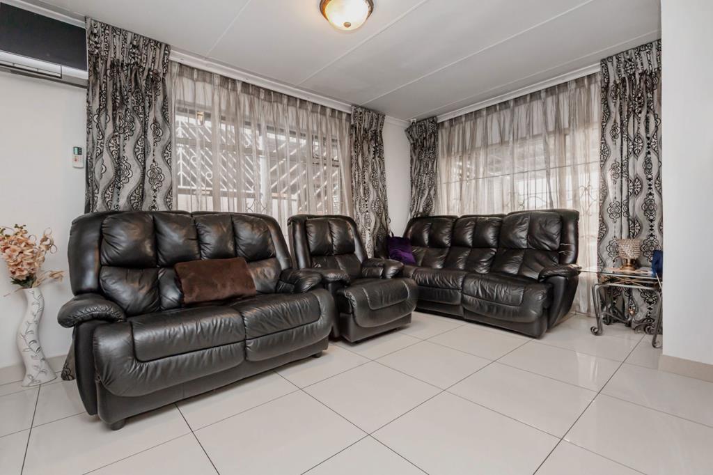 6 Bedroom House