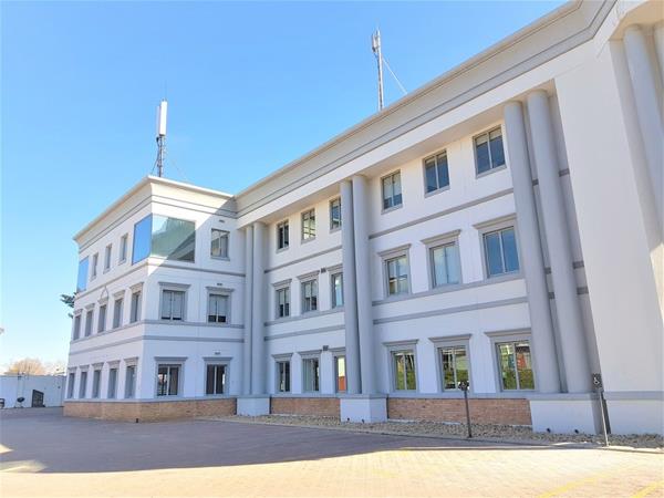 1 099 m² Office Space