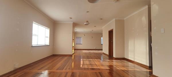 220 m² Commercial space