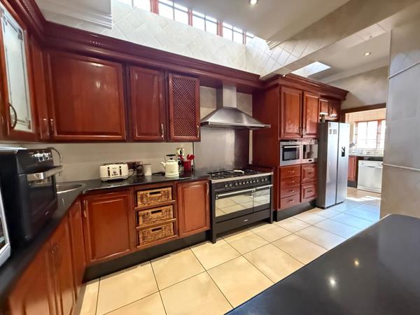 6 Bedroom House