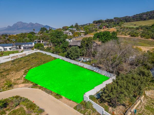 883 m² Land