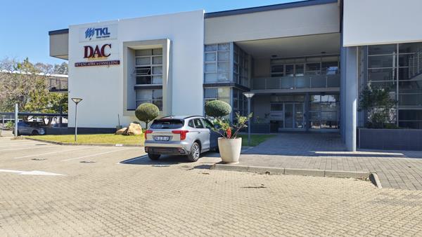 990 m² Commercial space
