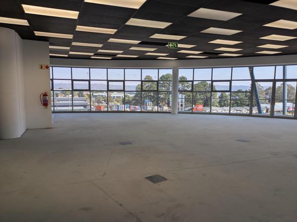 915 m² Retail Space