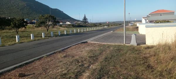 350 m² Land