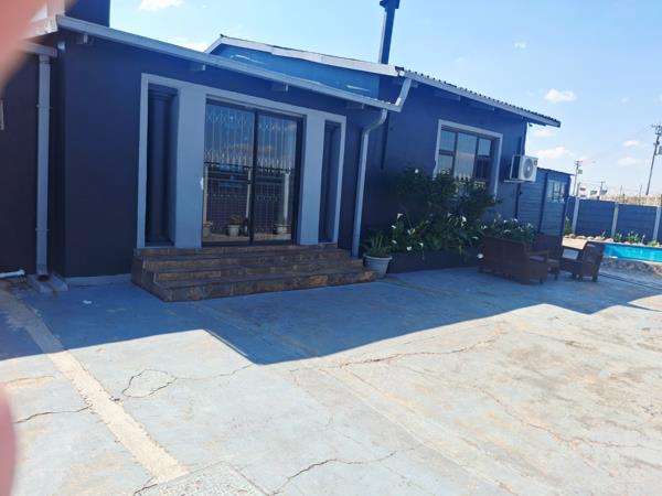 6 Bedroom House