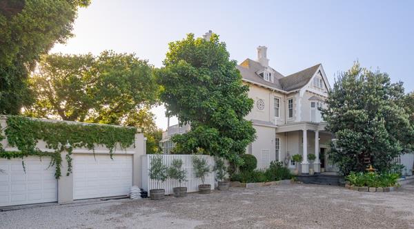 5 Bedroom House