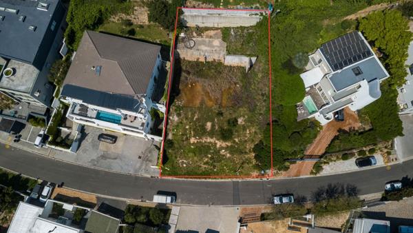 739 m² Land