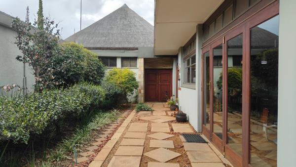 6 Bedroom House