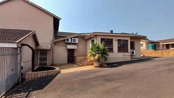 880 m² Commercial space
