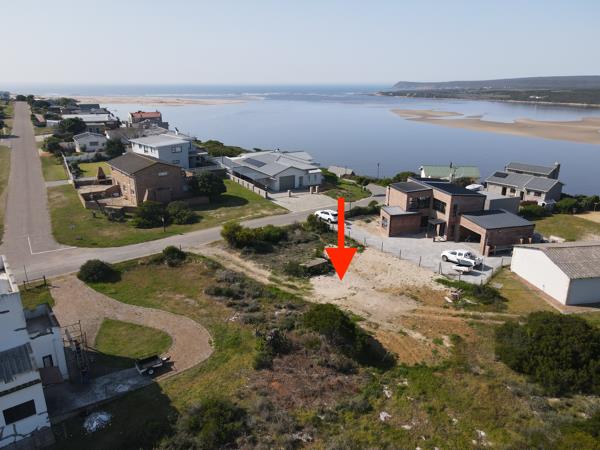 696 m² Land