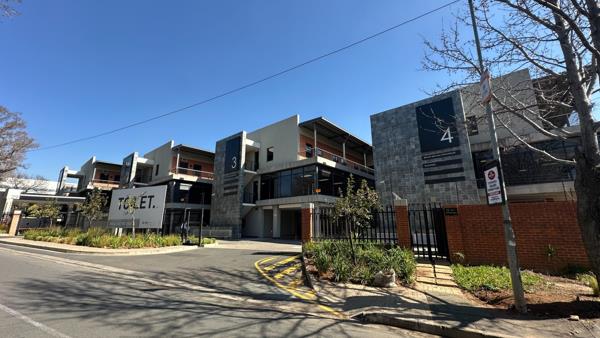 854 m² Office Space