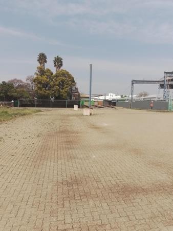 6 000 m² Land