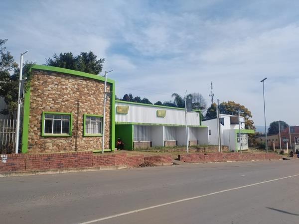 1 100 m² Commercial space