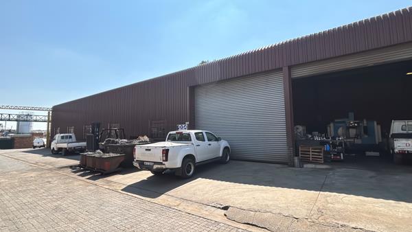 881 m² Industrial space