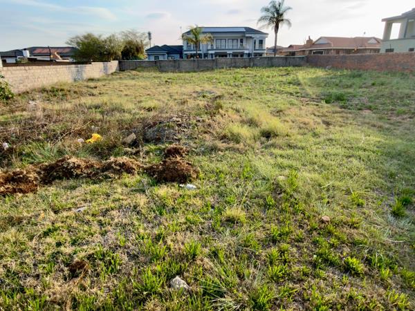 1 200 m² Land