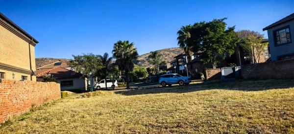 702 m² Land