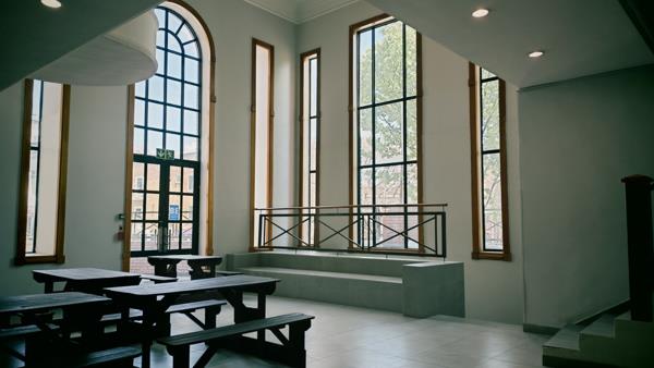 1 606 m² Office Space